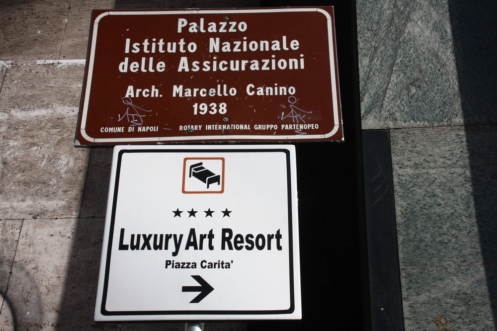 Art Resort Piazza Carita' Наполи Екстериор снимка
